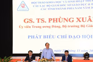 Bộ trưởng Bộ GD&ĐT Phùng Xuân Nhạ phát biểu tại Hội thảo.