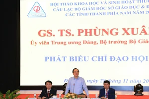 Bộ trưởng Bộ GD&ĐT Phùng Xuân Nhạ phát biểu tại Hội thảo.