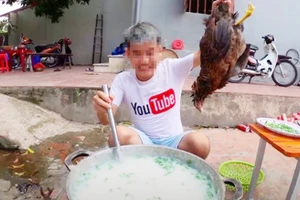 Con trai bà Tân vlog đã bị Sở Văn hóa Thể thao và Du lịch Bắc Giang vào cuộc sau vụ nấu cháo gà nguyên lông.