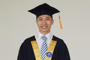 Thủ khoa tốt nghiệp xuất sắc trường ĐH Sư phạm Hà Nội Phạm Việt Dũng.