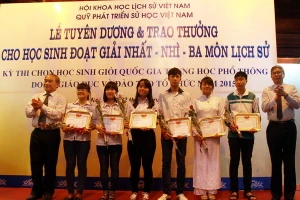 Vinh danh những học sinh giỏi môn Lịch sử