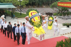 Lễ truy điệu, an táng các liệt sĩ tại Nghĩa trang liệt sĩ Ba Dốc.