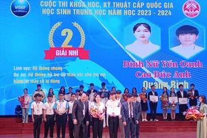 Hai học sinh của trường miền núi Quảng Bình tham gia cuộc thi và đạt giải Nhì. 