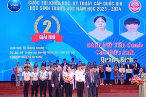 Hai học sinh của trường miền núi Quảng Bình tham gia cuộc thi và đạt giải Nhì. 