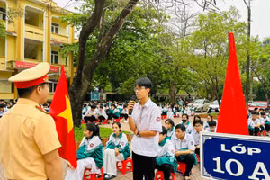 Đội CSGT TT tổ chức Hội nghị tuyên truyền, phổ biến giáo dục pháp luật về giao thông đường bộ cho học sinh.