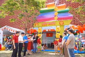 Học sinh iSchool Quảng Trị tự tin thuyết trình về ý nghĩa của trại.