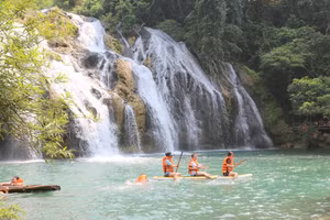 Thác nước ở Quảng Trị nườm nượp du khách giải nhiệt ngày nắng nóng