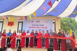Công trình "Trường đẹp cho em" đến với điểm trường bản Hùn, xã Ba Tầng.