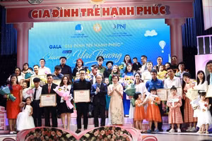 Quang cảnh buổi lễ biểu dương.