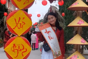  Lê Thị Mai Anh, sinh viên năm nhất, ngành Sư phạm Toán (dạy bằng Tiếng Anh), Trường ĐH Sư phạm Hà Nội. Ảnh NVCC