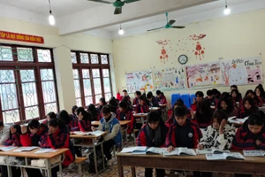 Học sinh Trường THPT Văn Lãng (huyện Văn Lãng, tỉnh Lạng Sơn). Ảnh NTCC.
