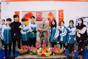 Thầy và trò Trường THPT Kim Sơn B tổ chức chương trình “Sắc xuân ba miền – Tết nhân ái”.