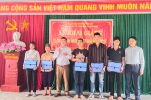 Học viên được cấp kinh phí và dụng cụ khi tham gia học lớp xoá mù.