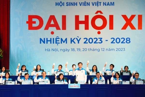 Đại hội tiến hành hiệp thương bầu Đoàn Chủ tịch gồm 17 người.