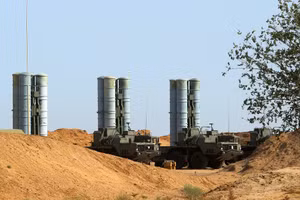 Hệ thống tên lửa S-400.