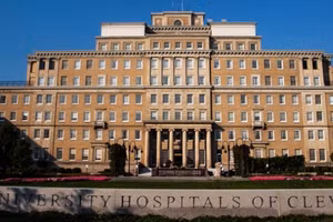 Bệnh viện Đại học Cleveland.