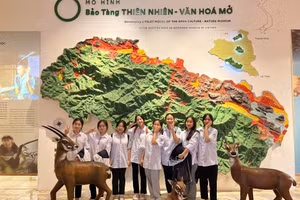 Trường THPT DTNT tỉnh Nghệ An đã tổ chức trải nghiệm tại vườn quốc gia Pù Mát (Nghệ An) cho khối 10. Ảnh NT