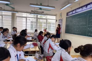 Học sinh lớp 12 ôn thi nước rút. Ảnh NC.