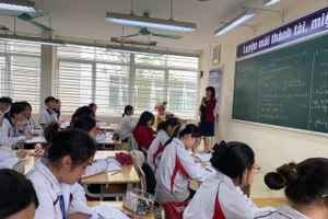 Học sinh lớp 12 ôn thi nước rút. Ảnh NC.