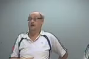 Cảnh sát mô tả cách anh ta chạm vào bé gái trong thang máy.