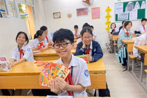 Học sinh Hà Nội vui trở lại trường sau kỳ nghỉ Tết