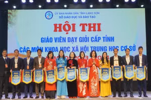 11 đoàn dự thi của 11 phòng Giáo dục và Đào tạo các huyện, thành phố.