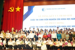 Quang cảnh buổi lễ trao giải.