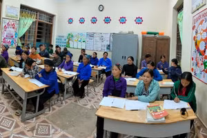 Lớp học xoá mù chữ ở huyện Bình Gia, tỉnh Lạng Sơn.