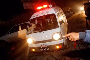 Xe cấp cứu bên ngoài bệnh viện Mayo. (Ảnh: Warrick Page/Getty Images).