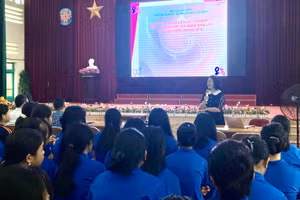 Toàn cảnh buổi ngoại khoá. Ảnh NT.