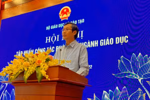 Thứ trưởng Bộ GD&ĐT Nguyễn Văn Phúc phát biểu tại Hội nghị. Ảnh NC.