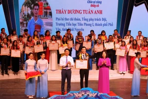 68 thầy cô tiêu biểu được tuyên dương tại chương trình chia sẻ thầy cô năm 2022. Ảnh TL.