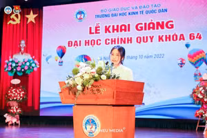 Em Phạm Thị Hạnh, thủ khoa đầu vào A01 (tổng số điểm các môn như sau Toán 9,8 điểm; Vật lý 9,5 điểm; Tiếng Anh 9.6 điểm) Trường ĐH Kinh tế Quốc dân năm 2022. Ảnh NVCC.