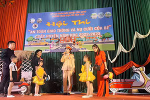 Cô trò Trường Mầm non Khánh Khê tham gia hội thi an toàn giao thông. Ảnh NTCC.