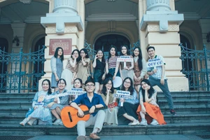 Thạc sĩ Hà Quang Huy (bên phải, hàng đầu tiên) cùng học viên của mình.