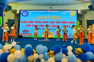 Toàn cảnh ngày hội giao lưu tiếng Anh cho trẻ mầm non.