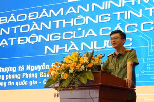 Trường ĐH Luật mời các chuyên gia từ Bộ Công an về tập huấn cho các cán bộ, giảng viên, nhân viên nhà trường.