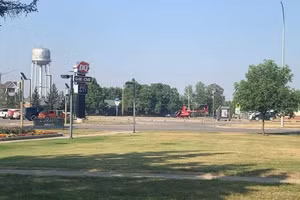 Trực thăng hạ cánh bên ngoài cửa hàng ở thị trấn Tisdale, Saskatchewan để mua bánh kem. (Ảnh: RCMP).