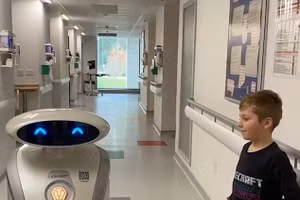 Thử nghiệm Robot mang lại tiếng cười cho bệnh nhân Covid-19 
