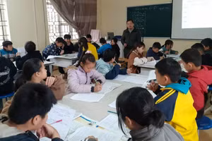 Một tiết học của thầy trò Trường PTDTBT THCS Hồng Phong (huyện Bình Gia, tỉnh Lạng Sơn). Ảnh NT.