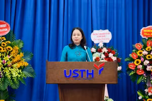 Phó Chủ tịch nước Võ Thị Ánh Xuân tham dự Lễ khai giảng tại Trường ĐH Khoa học và Công nghệ Hà Nội.