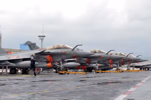 Pháp ký hợp đồng cung cấp 30 máy bay cho Ai Cập.