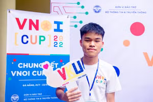 Trần Xuân Bách chàng trai duy nhất của đội tuyển Tin học Việt Nam giành Huy chương Vàng Tin học quốc tế năm 2022. Ảnh NV.