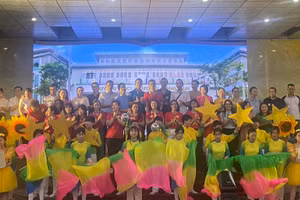 Những tiết mục văn nghệ được thầy và trò dàn dựng công phu.