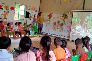 Cô trò Trường Mầm non Khong Hin (huyện Tuần Giáo, tỉnh Điện Biên). Ảnh NTCC.