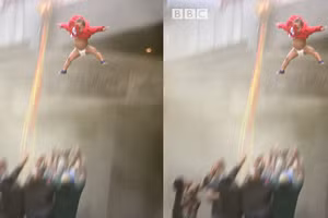 Hình ảnh cậu bé được cứu sống nhờ đám đông.