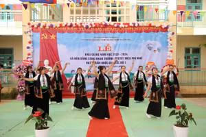 Tiết mục văn nghệ của Trường PTDTBT- THCS Phì Nhừ, xã Phì Nhừ, tỉnh Điện Biên.