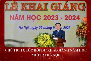 Chủ tịch Quốc hội dự khai giảng năm học mới tại Hà Nội