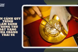 Cận cảnh quy trình làm bánh trung thu dát vàng của chàng trai 9X