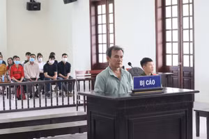 Phiên toà xét xử đối tượng Nguyễn Tấn Lễ ngày 20/3 (Nguồn: Đài Phát thanh - Truyền hình và Báo Bình Phước)